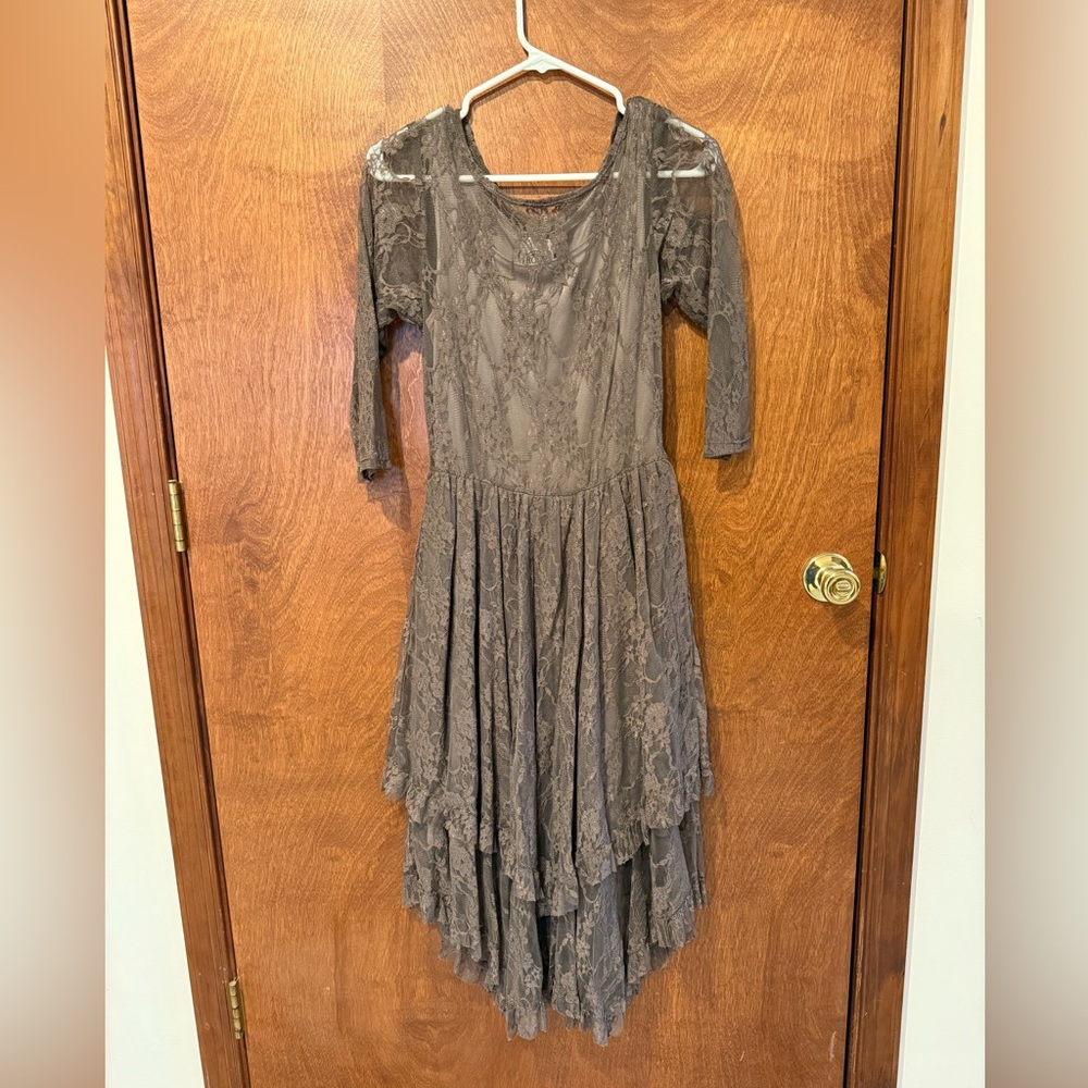 Chic High-Low Lace Dress in Gray